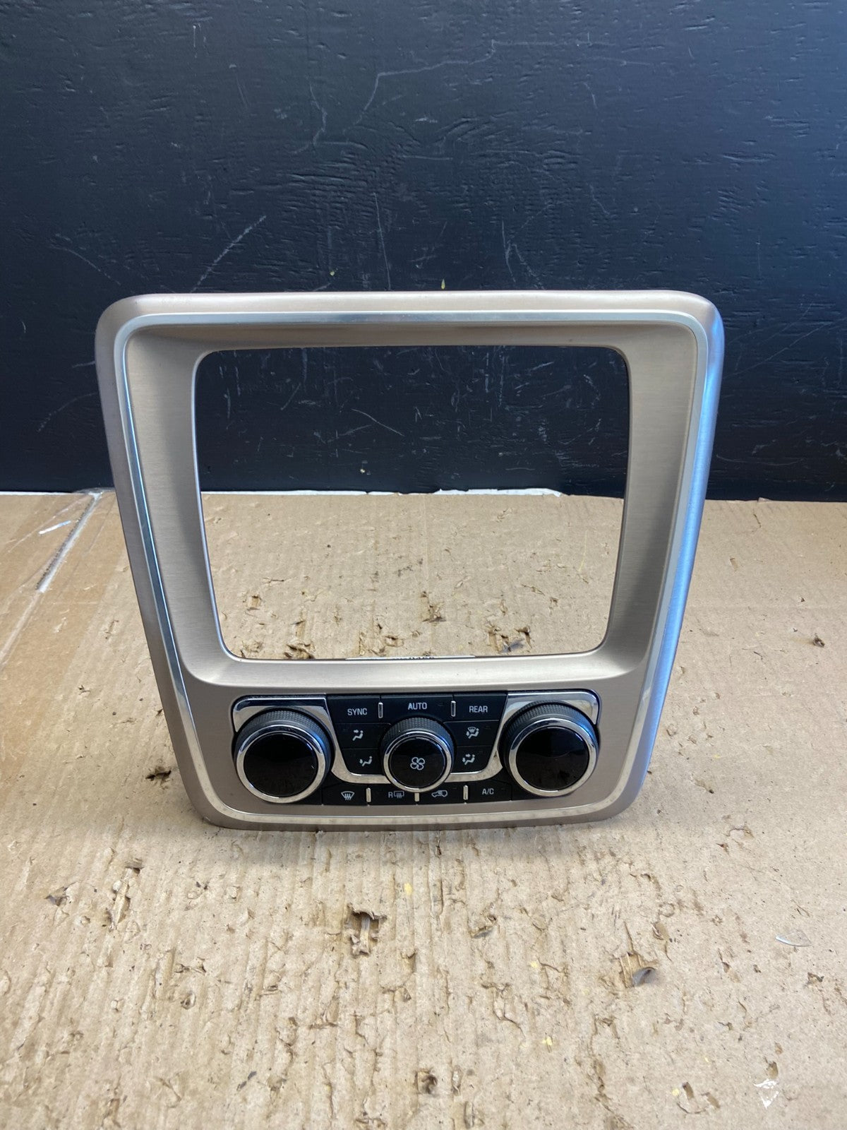 2013 - 2016 GMC Acadia A/C Heater Climate Control Radio Panel Bezel OE ab8627 DG0