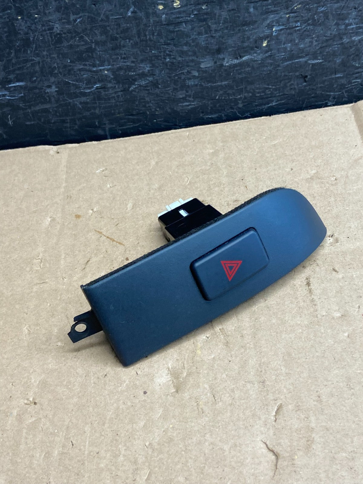 2006-2008 Hyundai Sonata Hazard Hread Light Lamp Control Switch Bezel ai6083 DG0