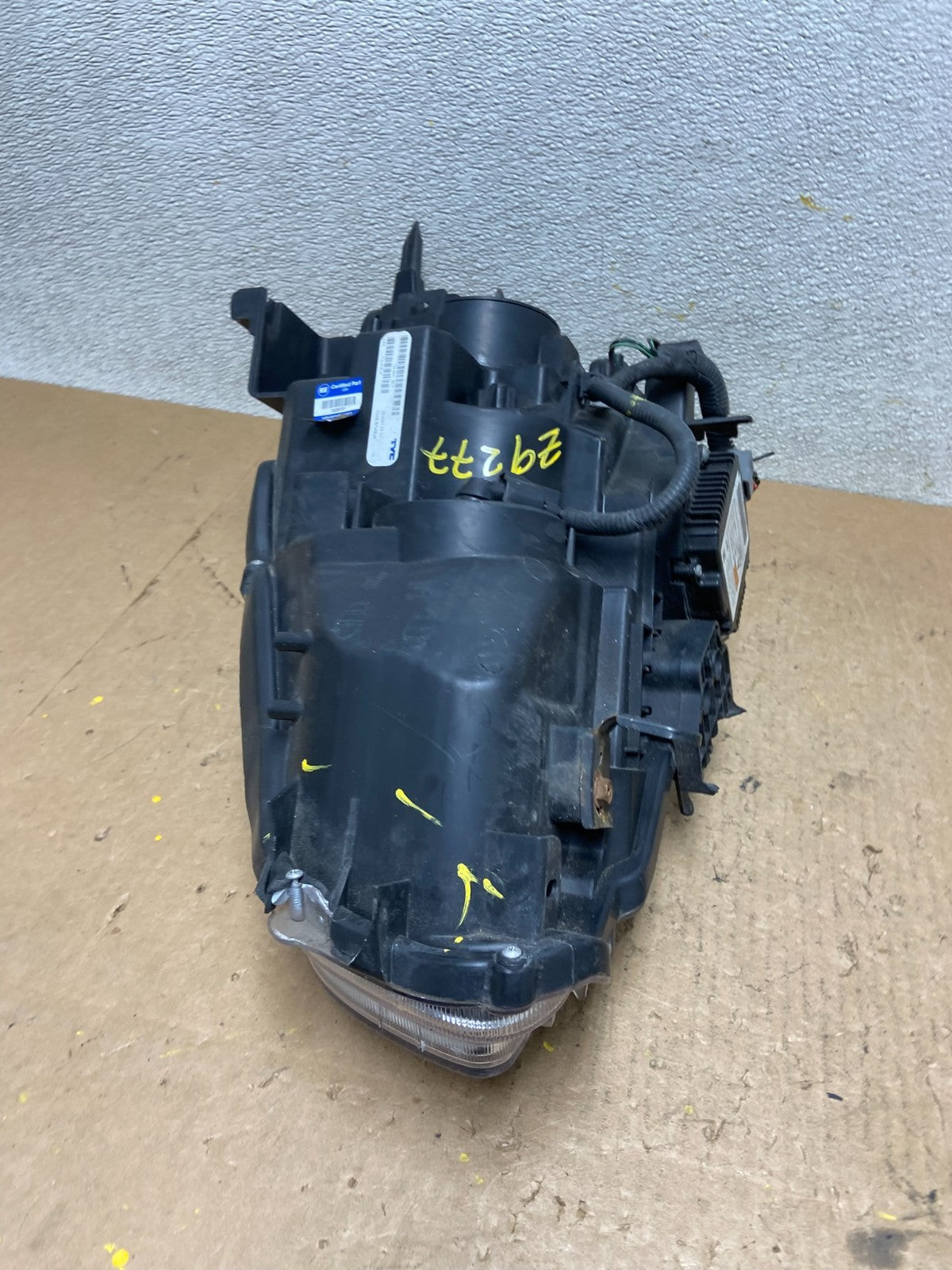 2009 - 2014 Nissan Maxima Headlight Right Passenger Xenon HID TYC Z9277 DW8