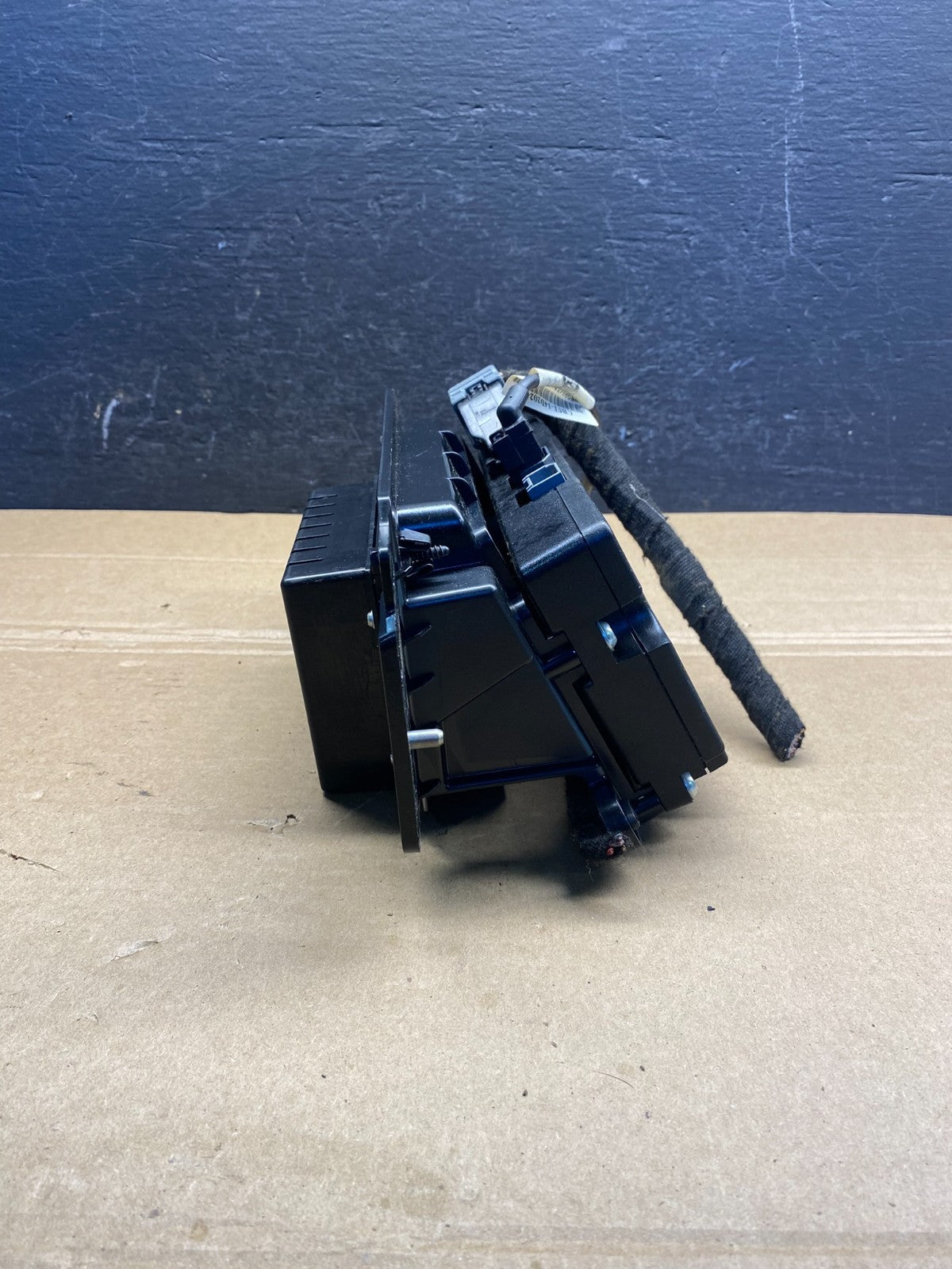 2012 to 2013 Ford Explorer Screen Communication Module AD4931 DG2