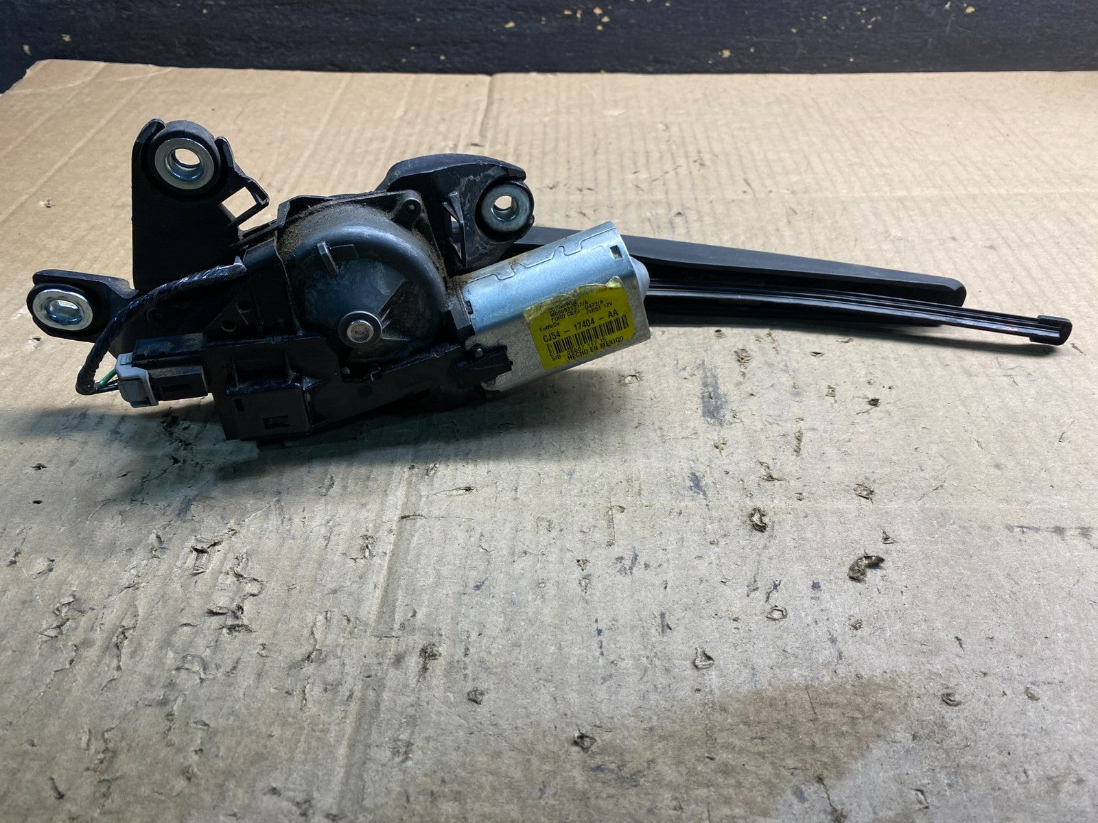 2013 to 2019 Ford Escape Rear Windshield Wiper Motor OEM AB0372 DG5