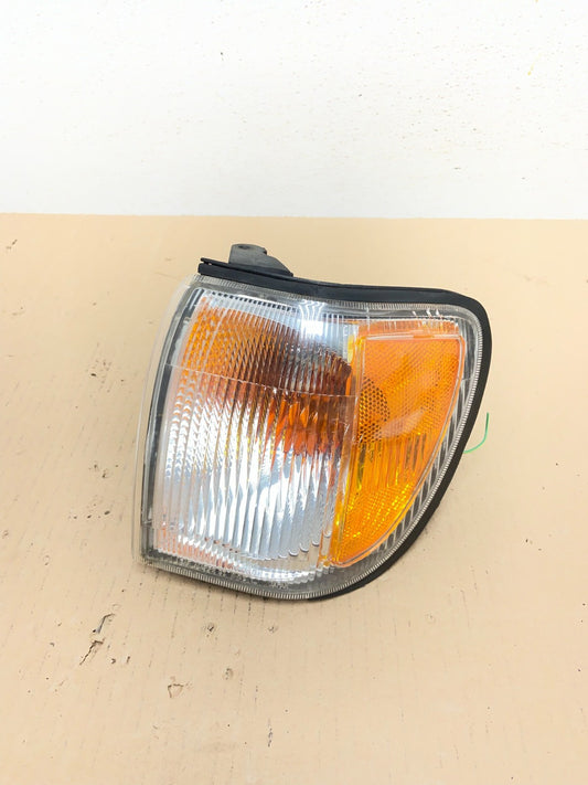 1999-2004 Nissan Pathfinder Front Left Driver Turn Signal AE7243 DW0