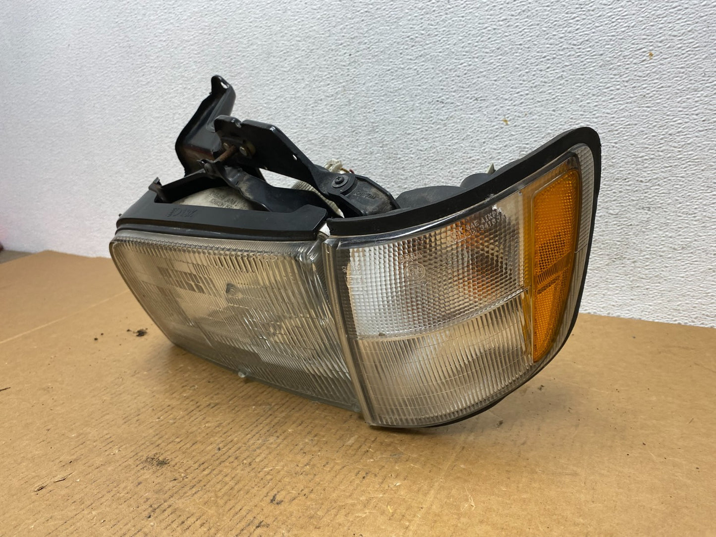 1992-1997 Isuzu Trooper Left Driver LH Side Halogen Headlight ad9259 DG1