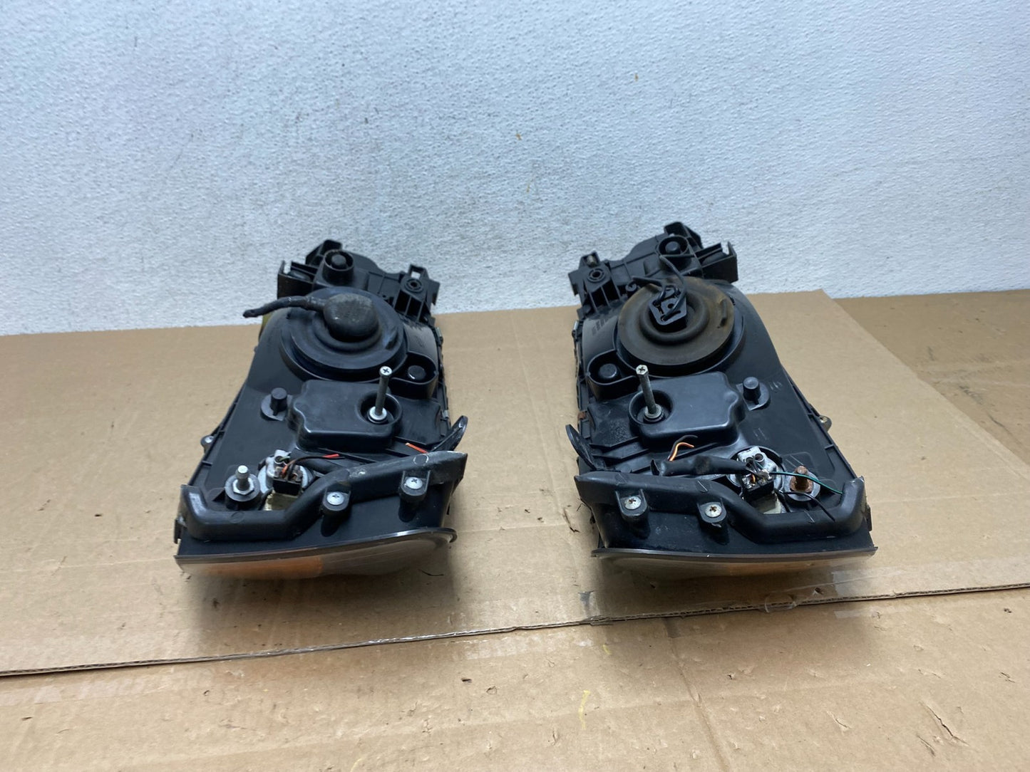 2003 2004 Subaru Forester Left+Right Headlights Halogen DEPO AE5075 DW7