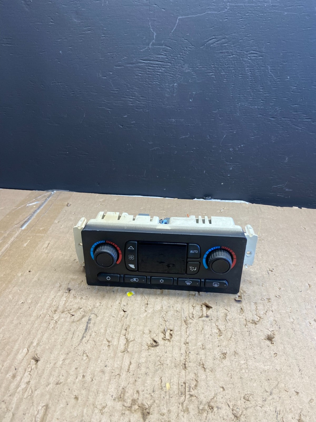 2001 - 2007 GMC Chevrolet Express 1500 Climate Control A/C AB5725 DG0