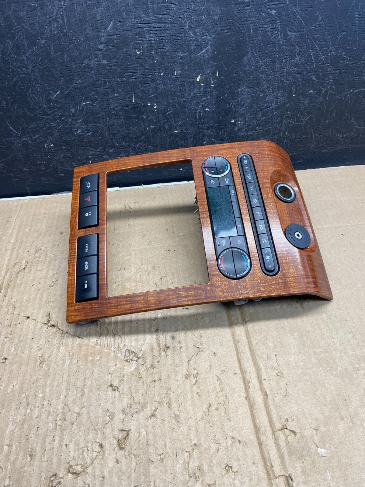 2007 to 2014 Ford Expedition Temperature Climate Control w/Radio Bezel AE2055 DG1