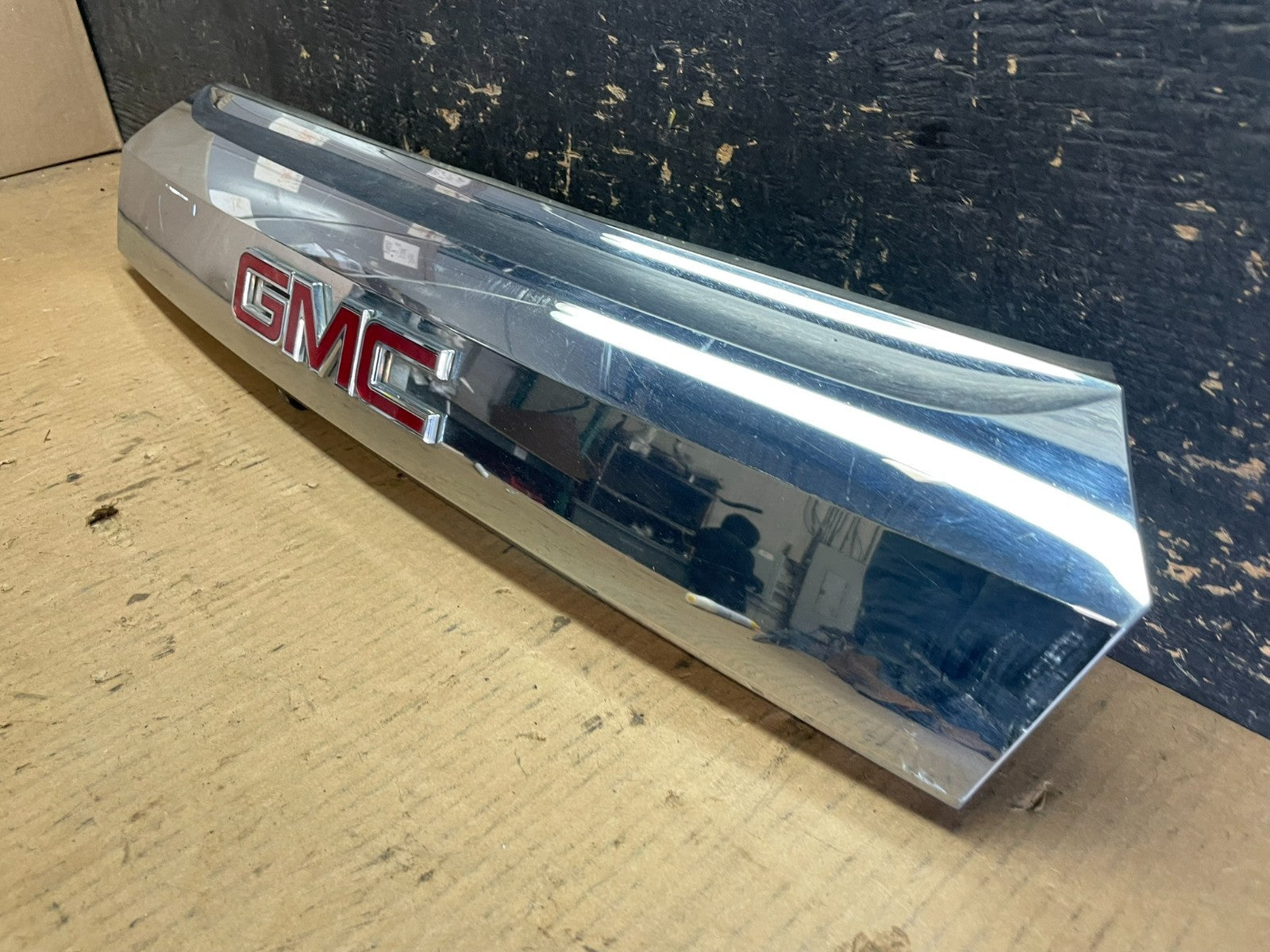 2011 to 2015 GMC Terrain Tailgate Liftgate with Camera Molding OEM AA5955 DG2