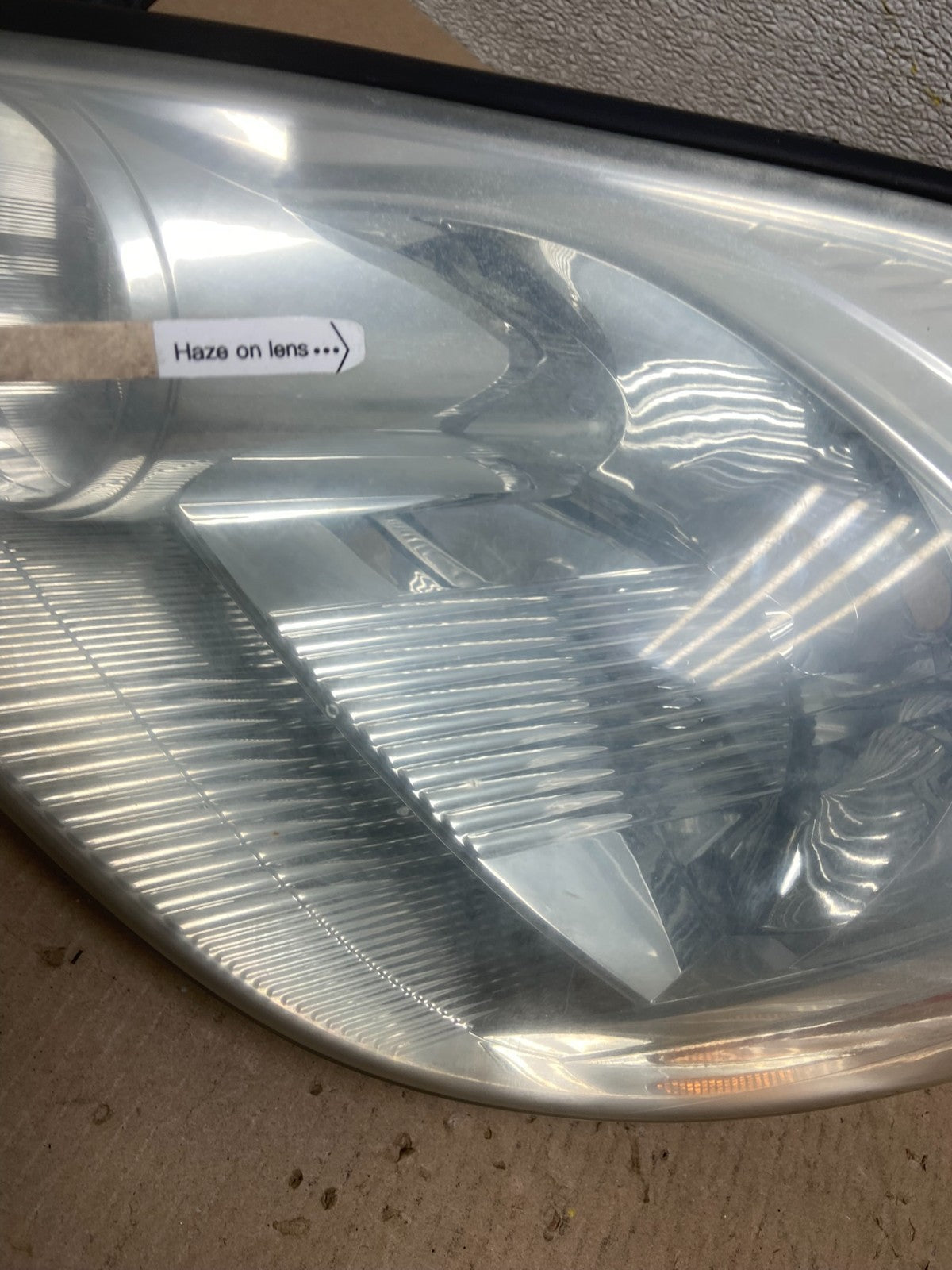 2004-2005 Toyota Sienna Left Driver LH Side Halogen Headlight AA0610 DW4
