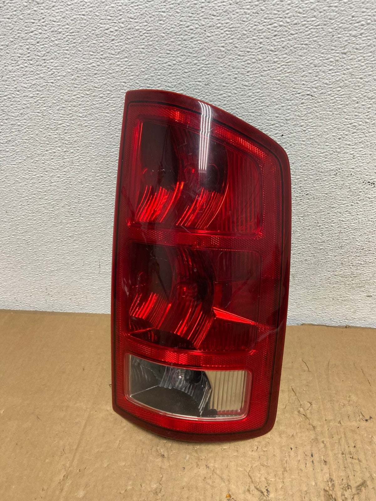 2002 to 2006 Dodge Ram 1500 Right passenger Rh side Tail Light AD2372 LK0