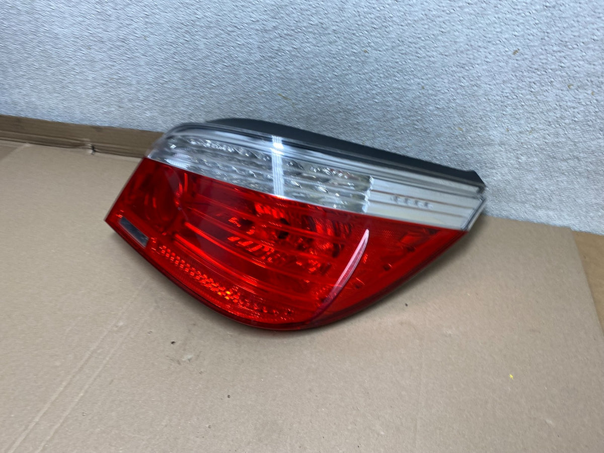2008 2009 2010 BMW 5 525i 530i Right Passenger Rh Tail Side Light U0881 DW1