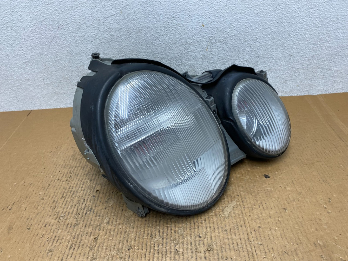 1996-1999 Mercedes E E320 E430 Right Passenger RH Side Headlight ae2672 DG2