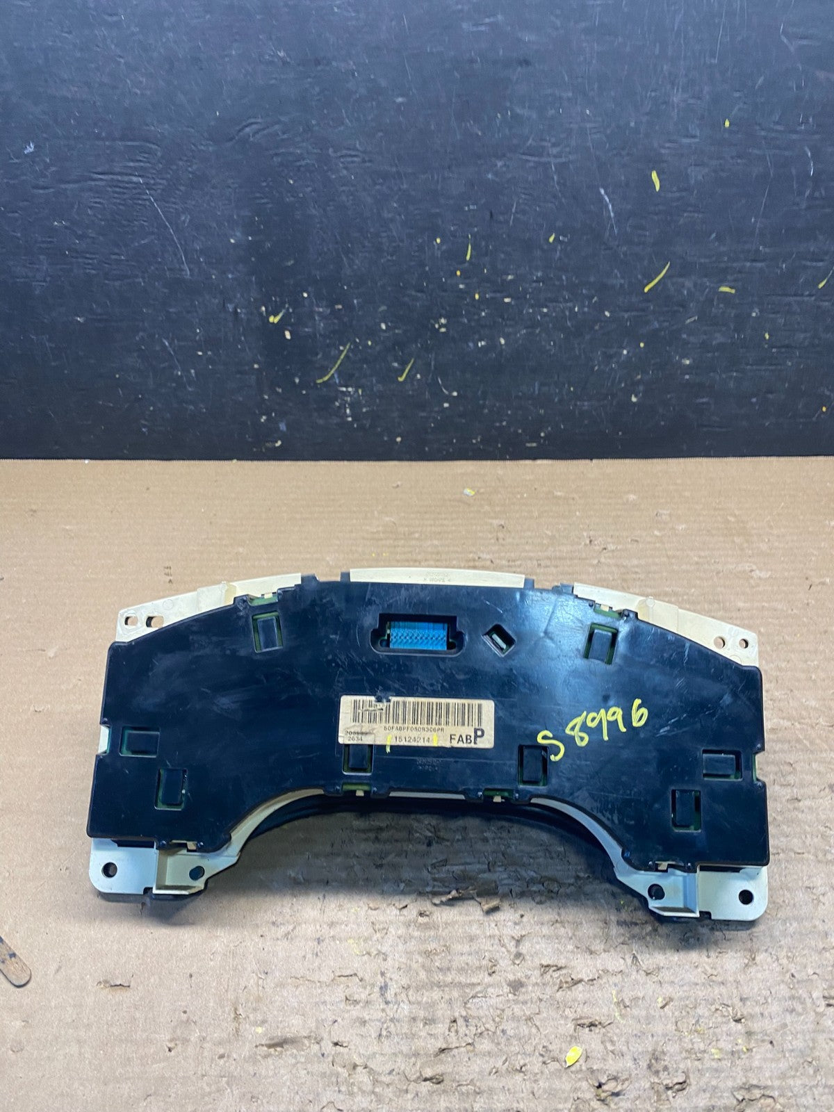 2004 to 2007 Chevrolet Express Speedometer Cluster Gauge S8996 DG4