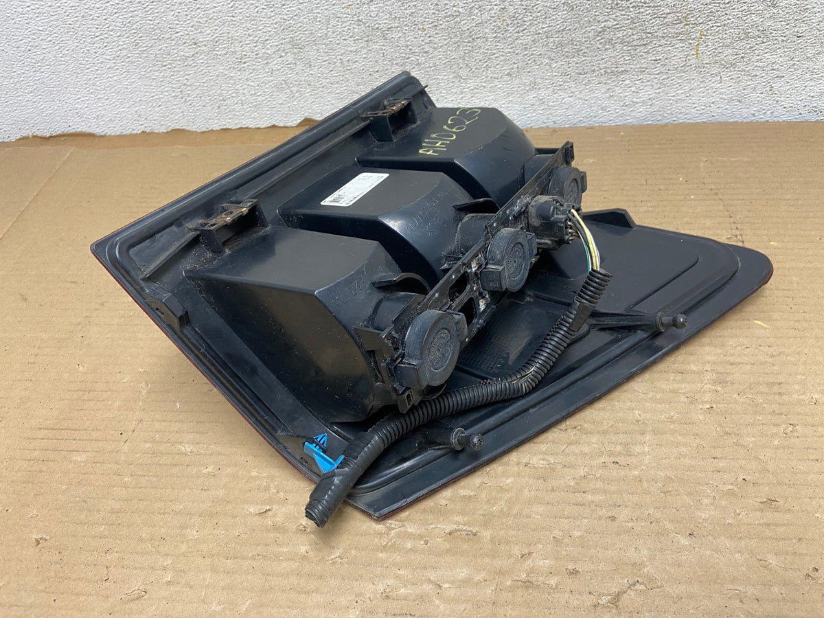 2005 to 2006 Jeep Grand Cherokee Left Driver Side Lh Tail Light AH0623 LK4