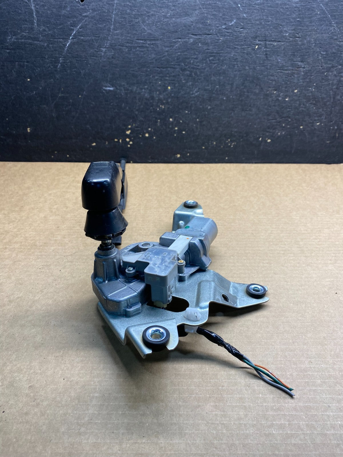2011 to 2017 Infiniti QX56 QX80 Rear Wiper Motor OEM Z9042 DG4