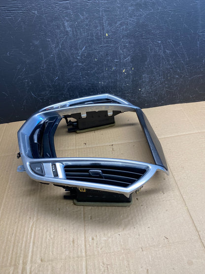 2013-2016 Cadillac SRX Center Dash Radio Trim Bezel with Air Vents OE AC4800 DG2