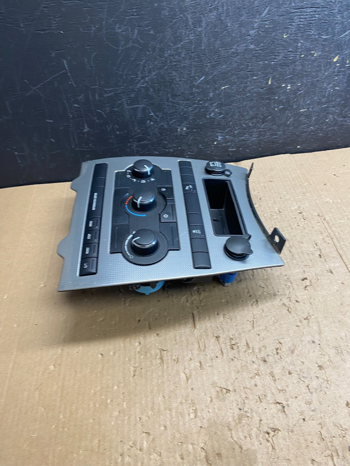 2005 to 2007 Jeep Commander Grand Cherokee A/C Climate Control Bezel AE4280 DG1