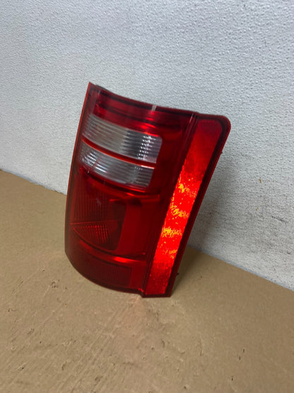 2008 2009 2010 Dodge Grand Caravan Right Passenger Rh Tail Light AF7333 DW1