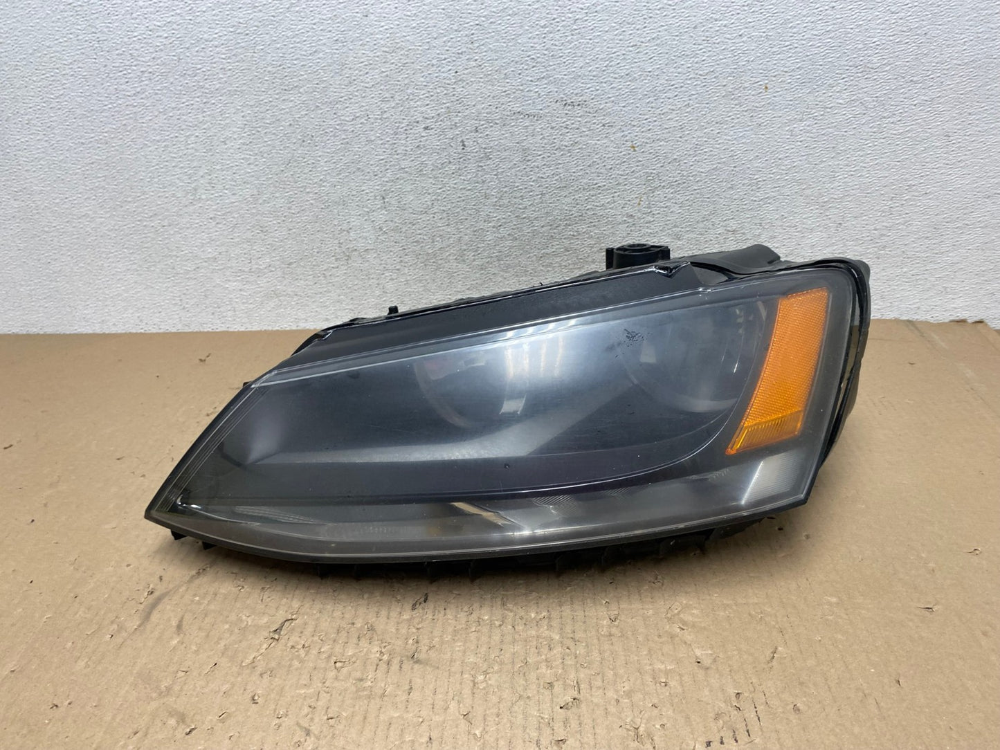 2011 to 2014 Volkswagen Jetta Left Driver LH Headlight Halogen AE8899 LK0