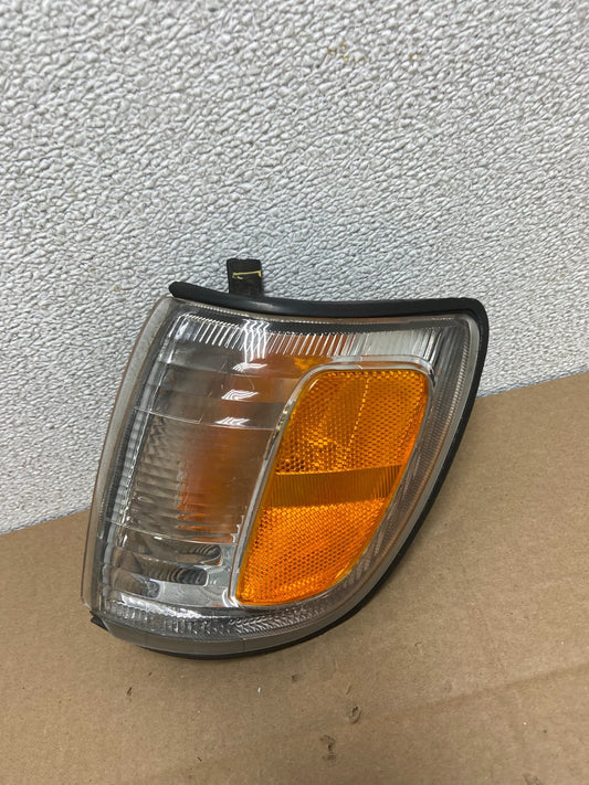 1996-1998 Toyota 4Runner Left Driver LH Front Corner Turn Signal Oem AB6116 DW0
