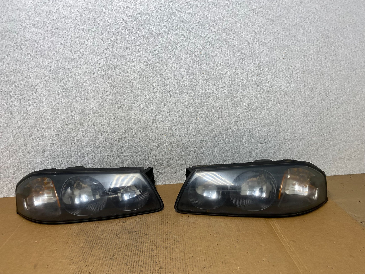 2000 to 2005 Chevrolet Impala Left+Right Set Headlights Halogen AE1182 DW0