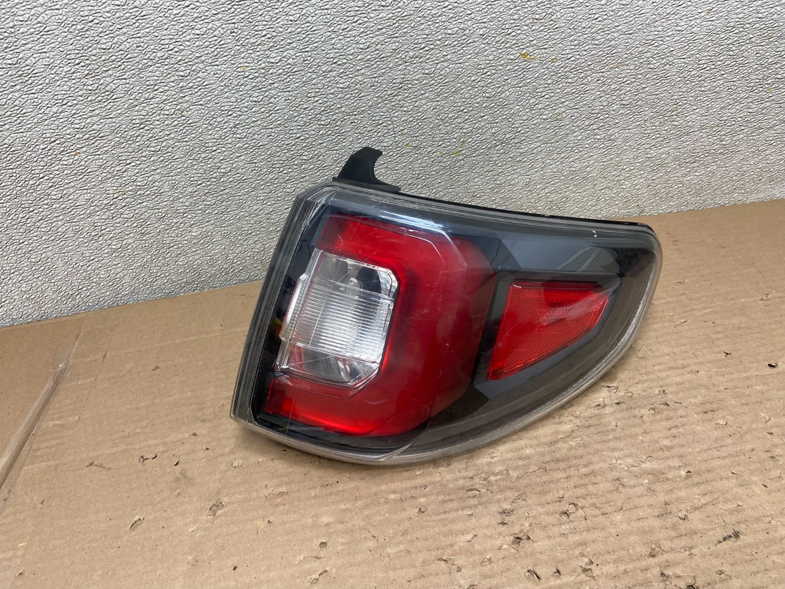 2013 to 2016 GMC Acadia Right Passenger RH Side Tail Light AA9454 LK0