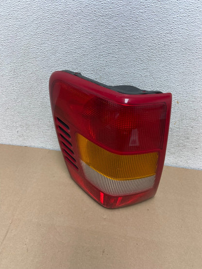 1999 - 2004 Jeep Grand Cherokee WJ Left Driver Lh Tail Light AG6577 DW0