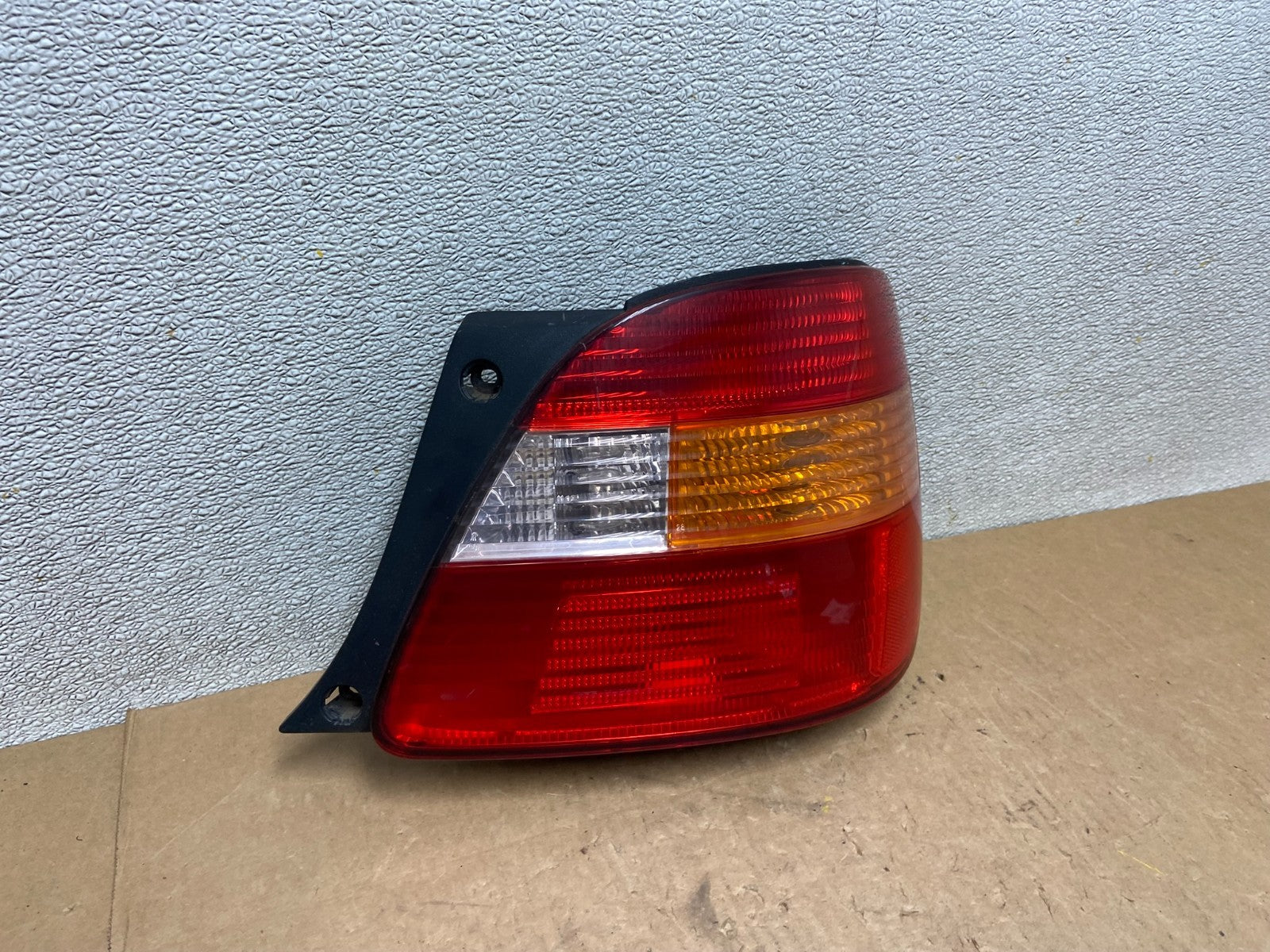 2001 - 2005 Lexus Gs300 Gs400 Gs430 Right Passenger Side Tail Light Oem Z7748 PS2
