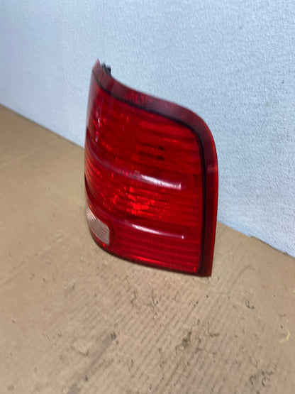 2002 to 2005 Ford Explorer Right Passenger Rh Side Tail light AD1027 LK1