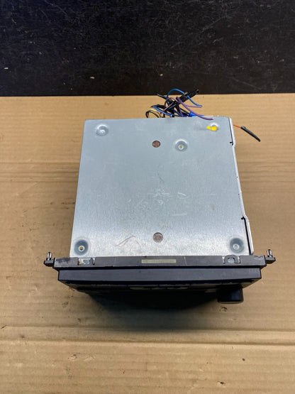 2005 to 2007 Ford Five Hundred Montego Radio CD Player AE4756 DW4