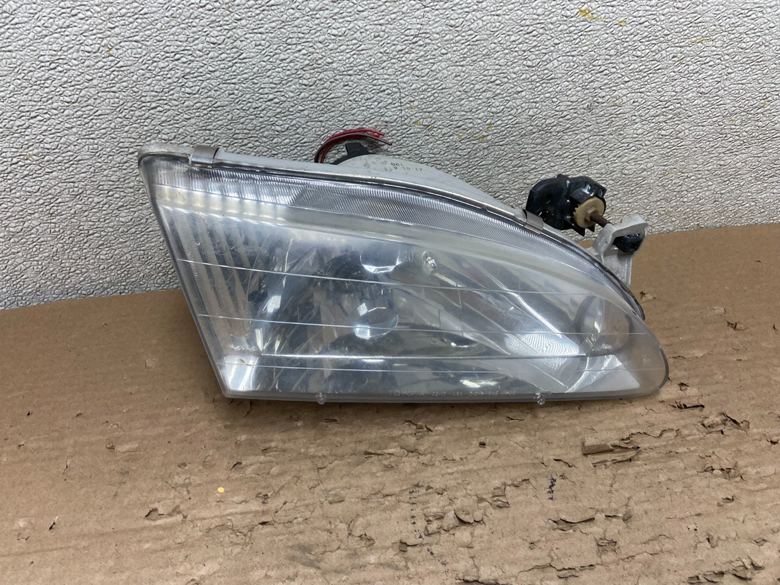 1998 to 2000 Toyota Corolla Front Right Passenger RH Headlight AB1662 DW0