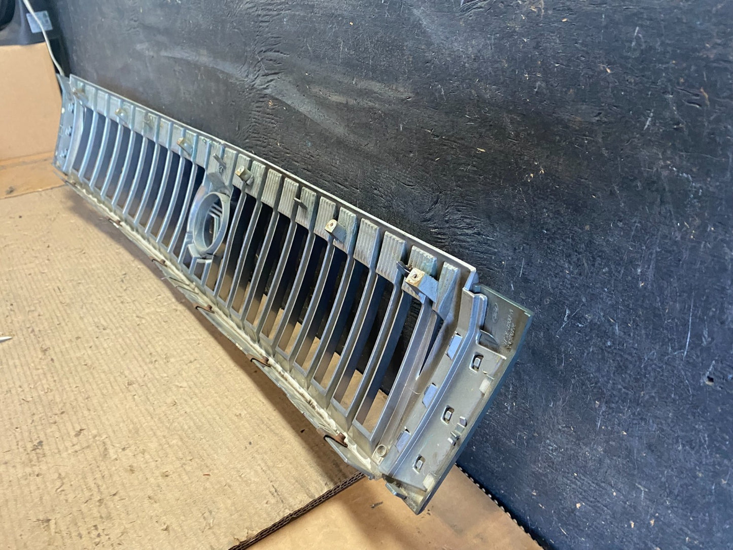 2005 2006 2007 Mercury Montego Front Upper Grill Grille Oem S3318 DG8
