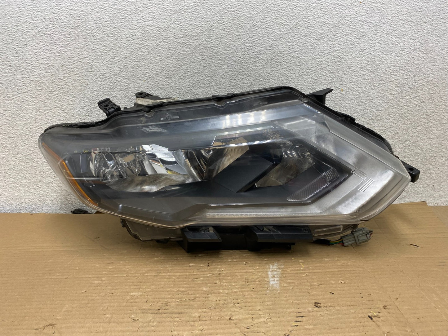 2014 2015 2016 Nissan Rogue Right Passenger RH Halogen Headlight AG9051 DW0