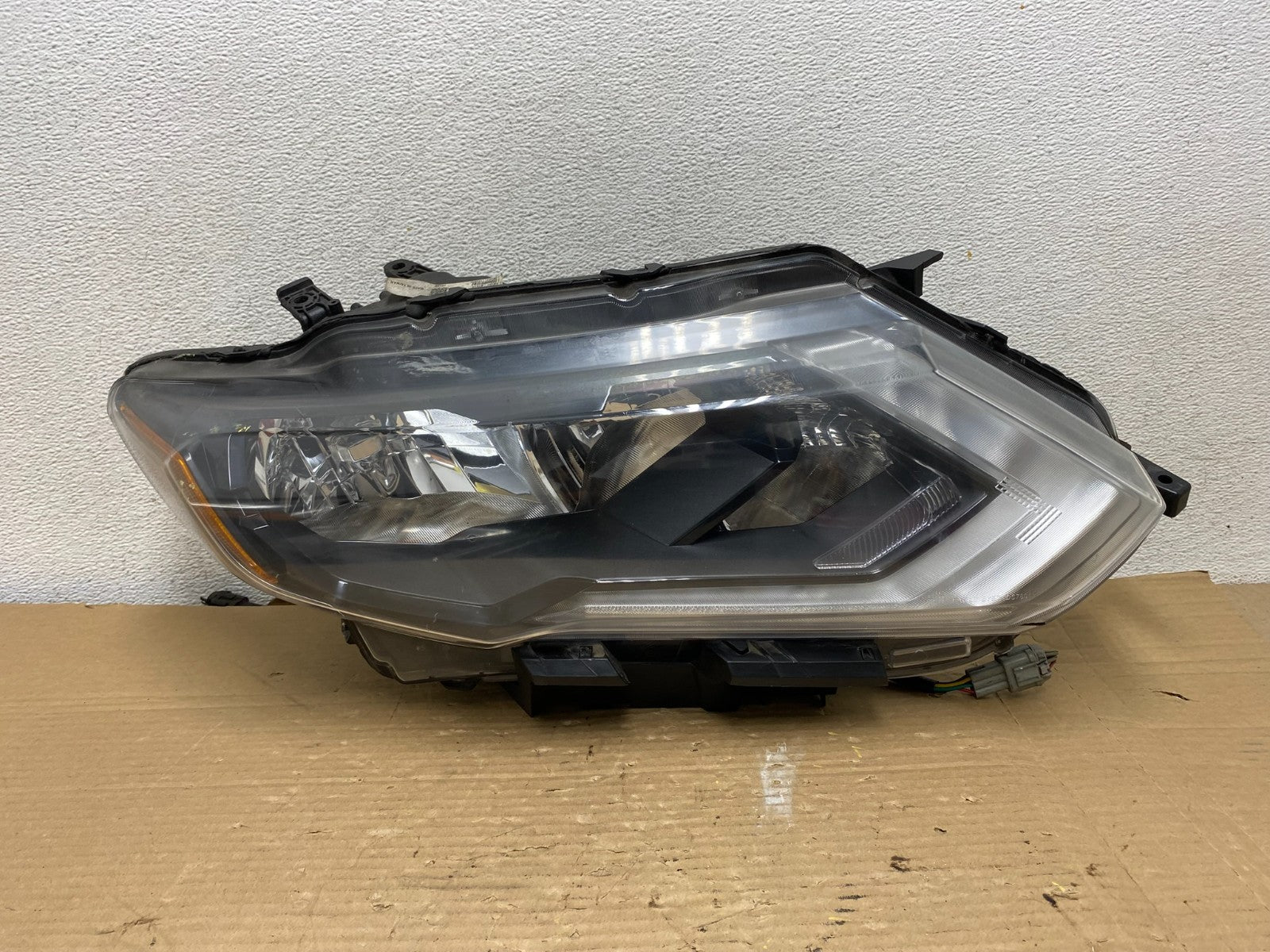 2014 2015 2016 Nissan Rogue Right Passenger RH Halogen Headlight AG9051 DW0