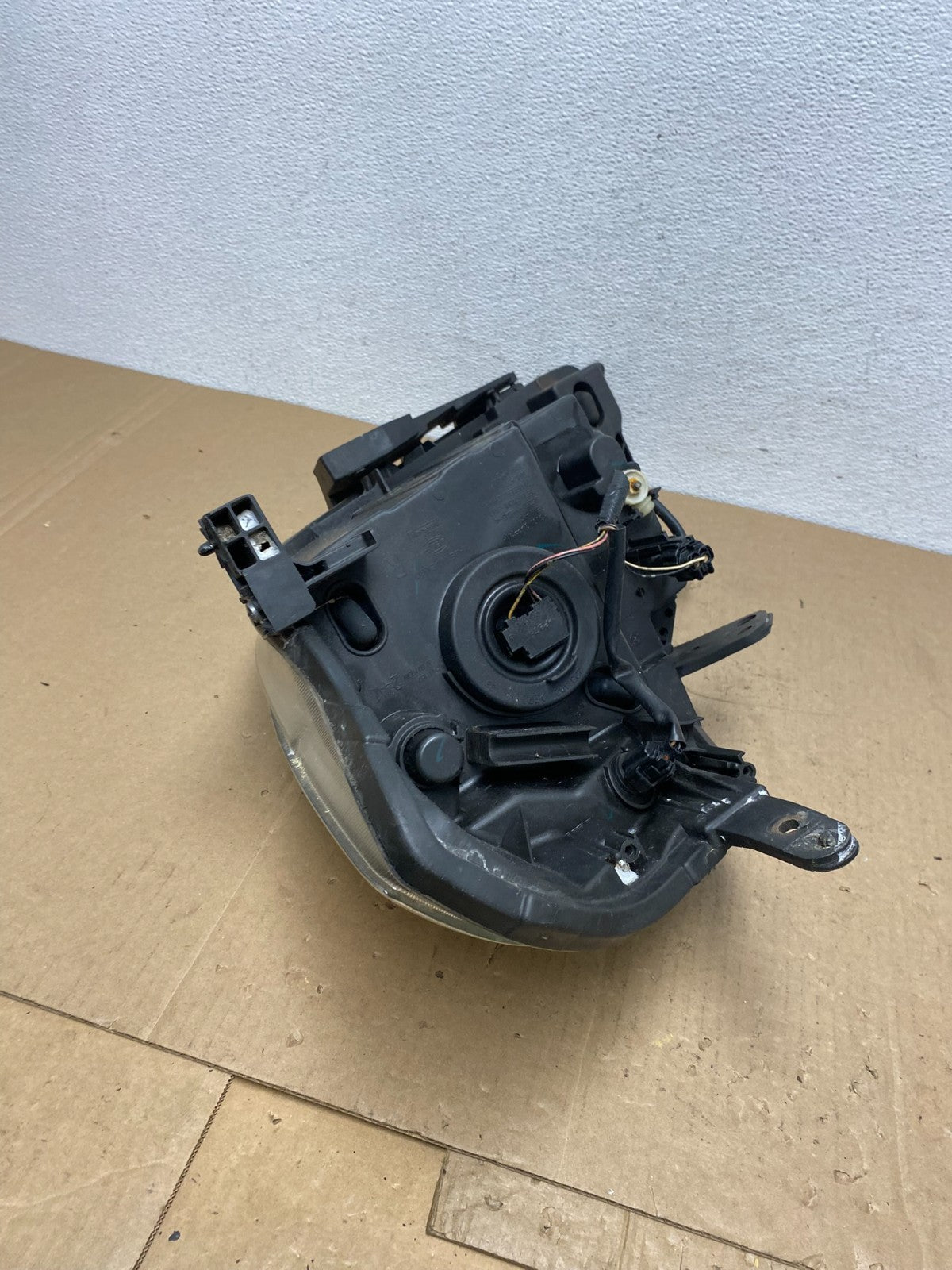 2008 to 2012 Nissan Versa Headlight Right Passenger Rh Side AC5736 DW6