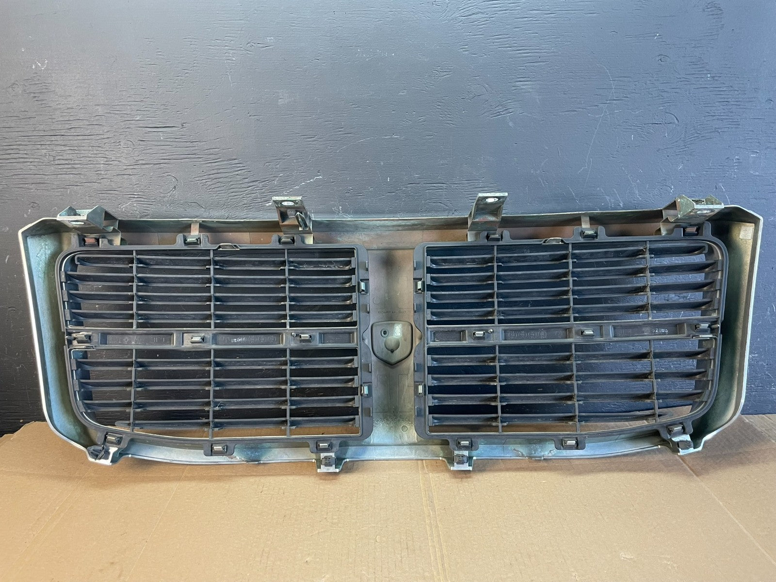 2004 to 2006 Dodge Durango Front Upper Chrome Grill Grille AC6089 DG4