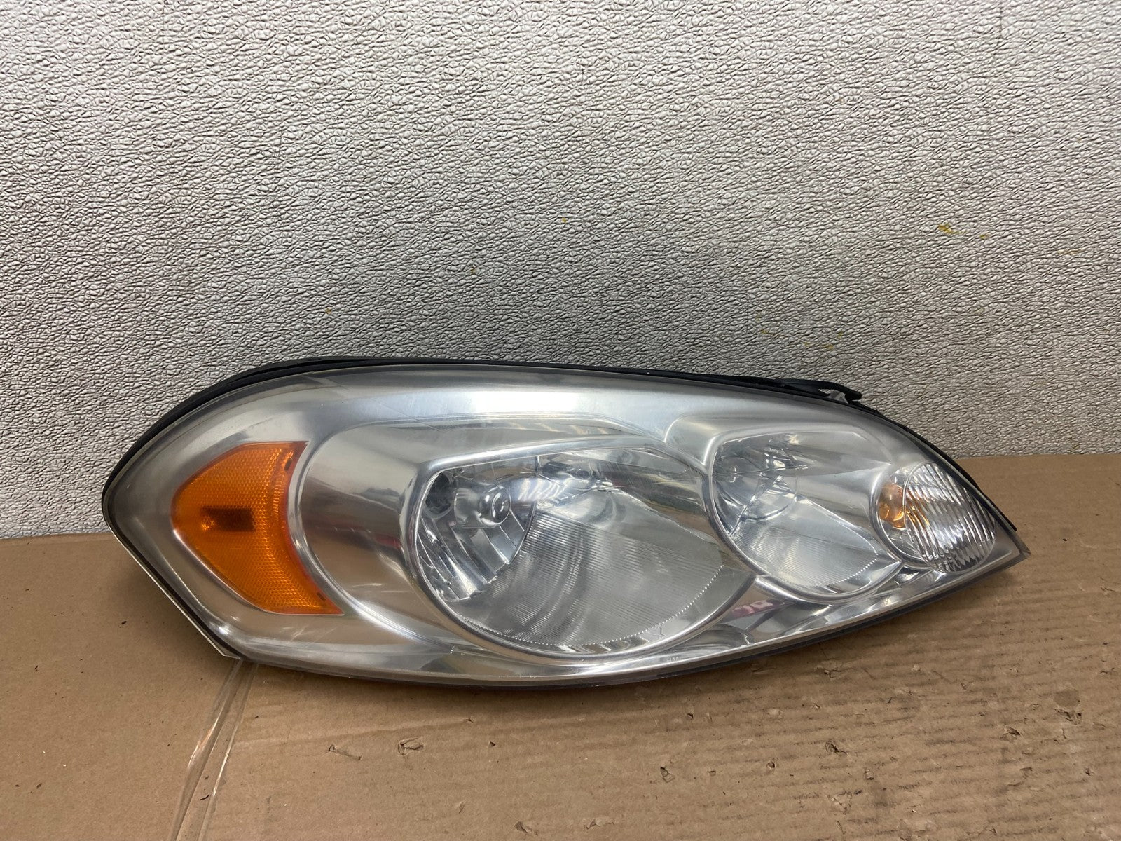 2006 to 2013 Chevrolet Impala Right Passenger RH Headlight Halogen AA9326 DW0