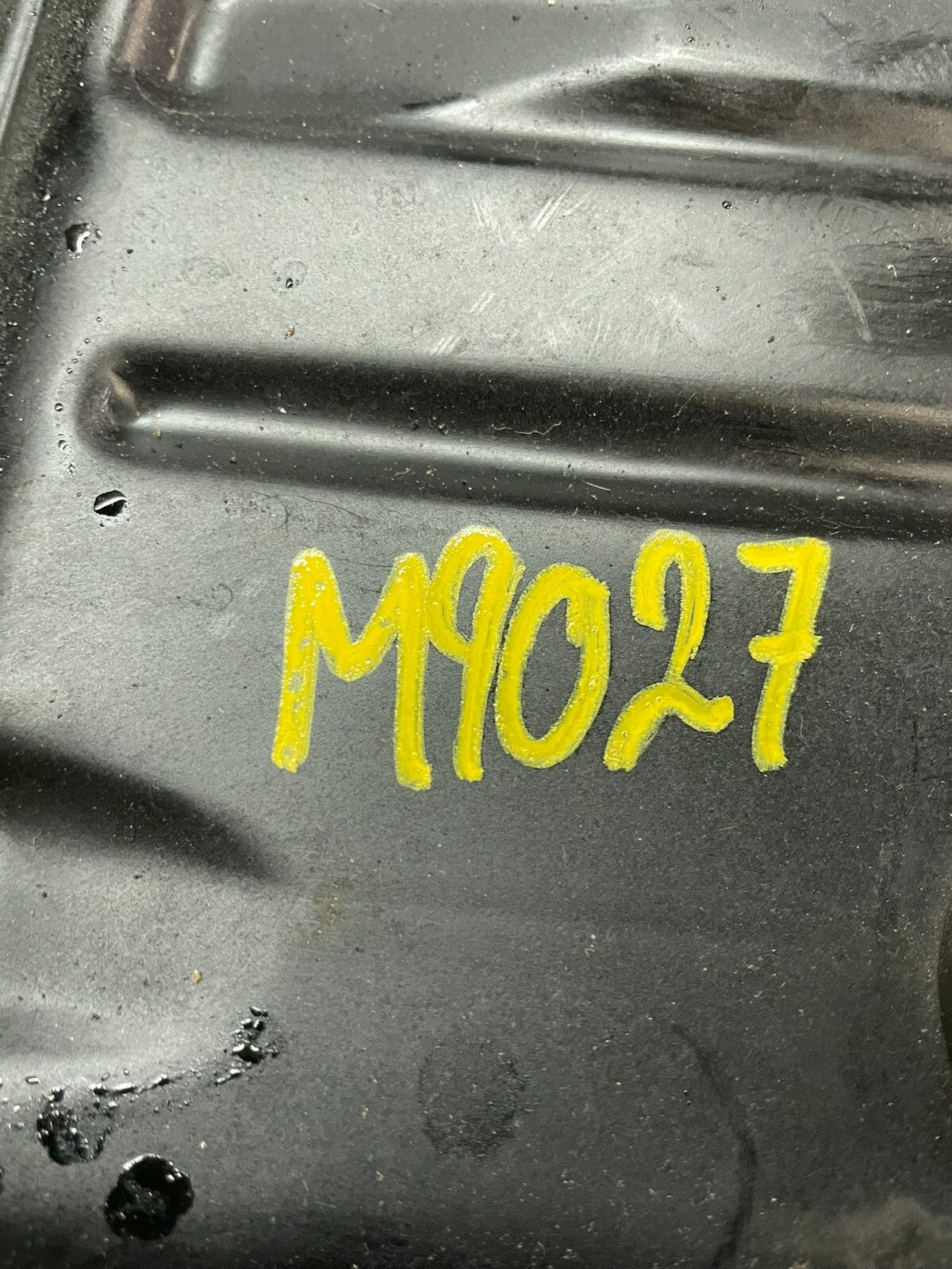 2006 to 2011 Chevrolet HHR Engine Motor Cover Shield M9027 DG9