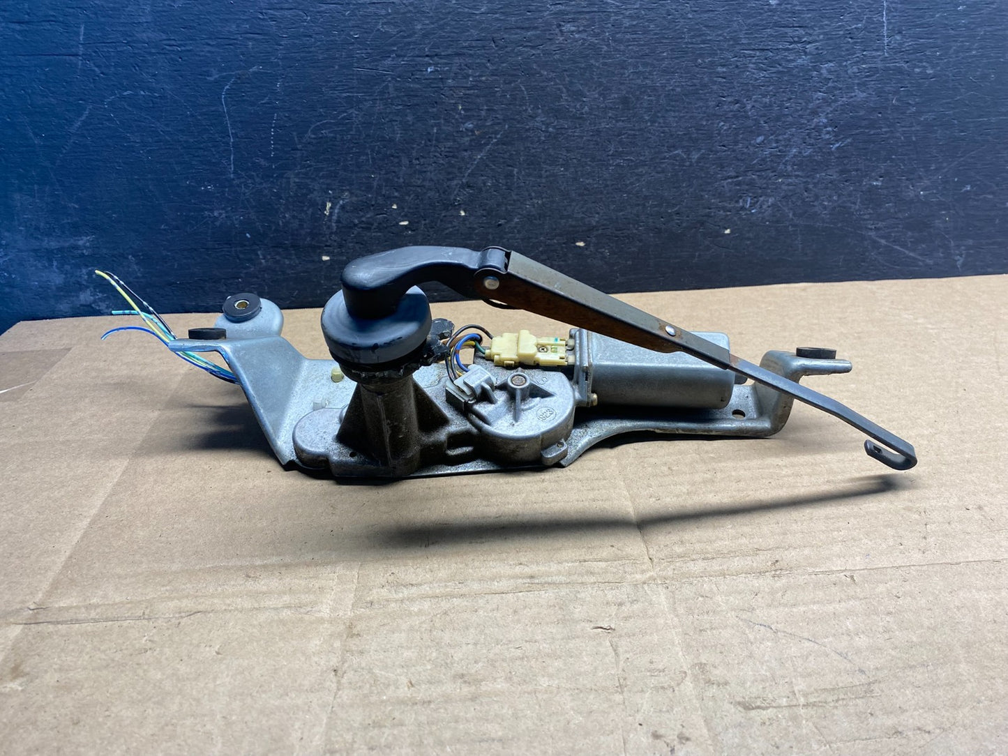 2000 to 2004 Subaru Outback Rear Windshield Washer Wiper Motor ae8266 DG3