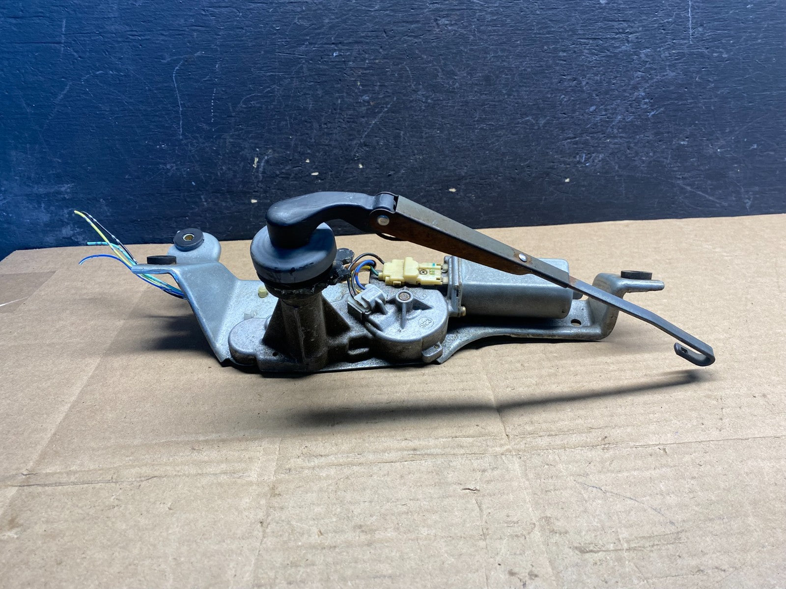 2000 to 2004 Subaru Outback Rear Windshield Washer Wiper Motor ae8266 DG3