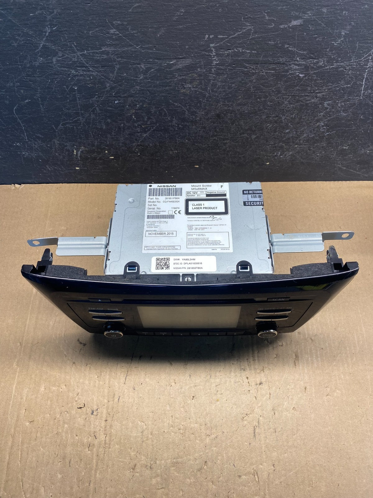 2015 to 2016 Nissan Rogue AM FM XM Radio CD Player Screen Receiver AE7817 DW3