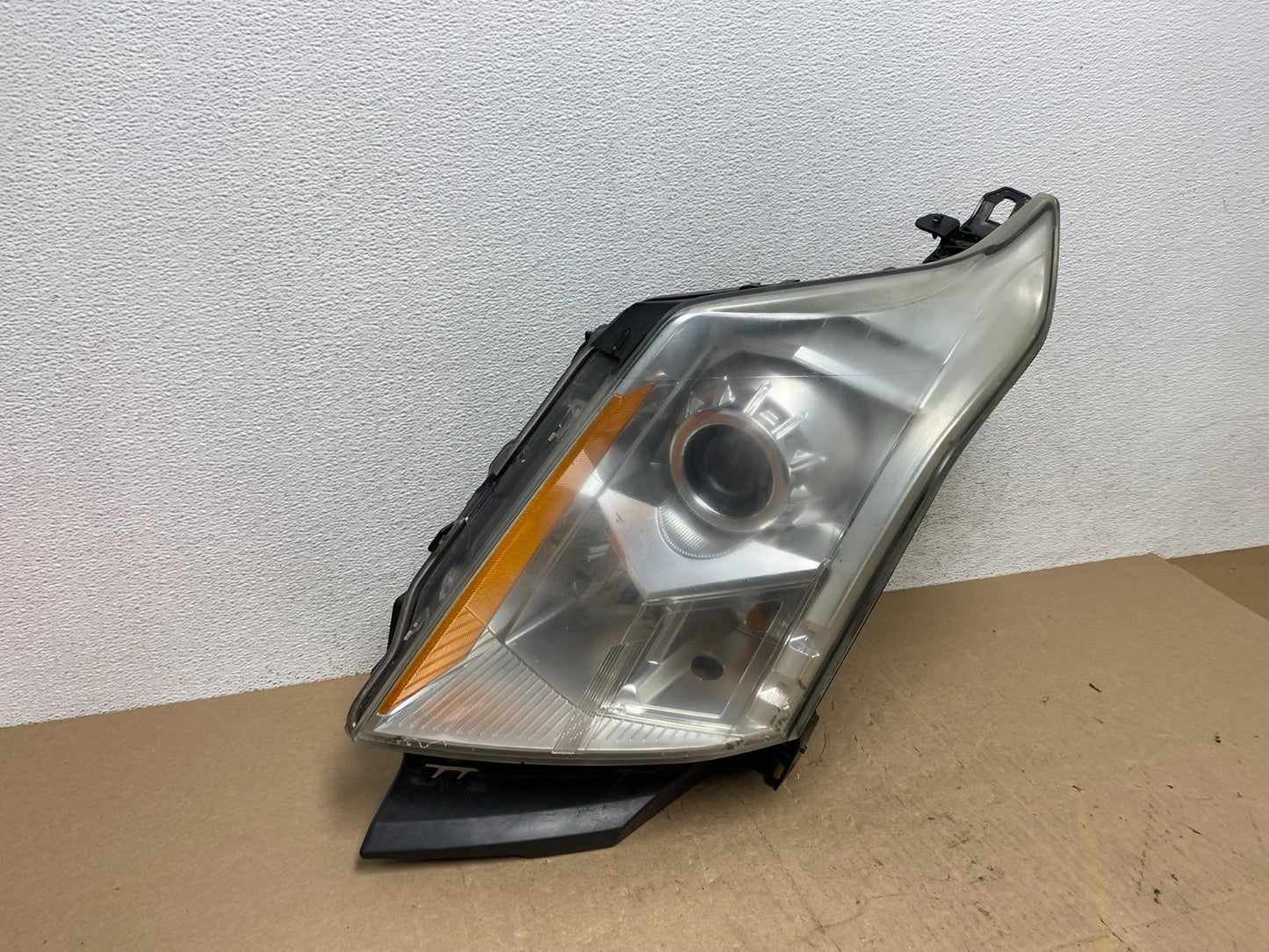 Halogen 2010 to 2016 Cadillac SRX Left Driver LH Side Headlight AE6782 DW2