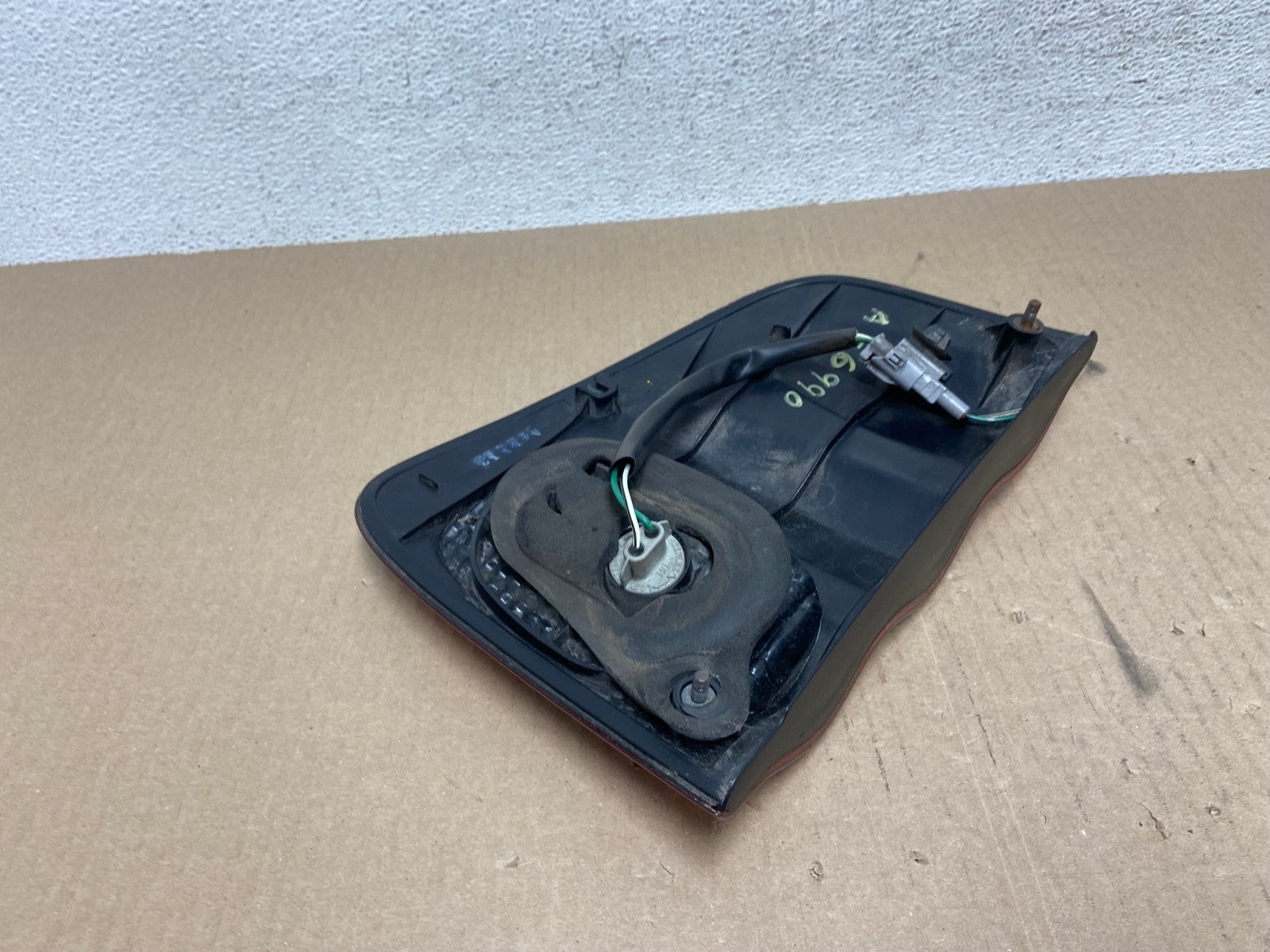 2001- 2004 Toyota Sequoia Right Passenger RH Side Tail light Inner AE6990 LK4