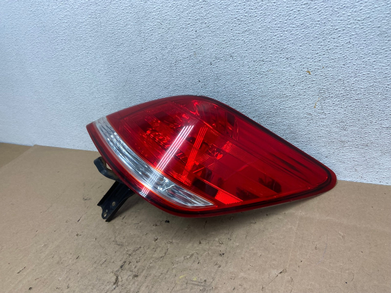 2005-2010 Toyota Avalon Right Passenger Side Tail Light DEPO AE6581 LK1