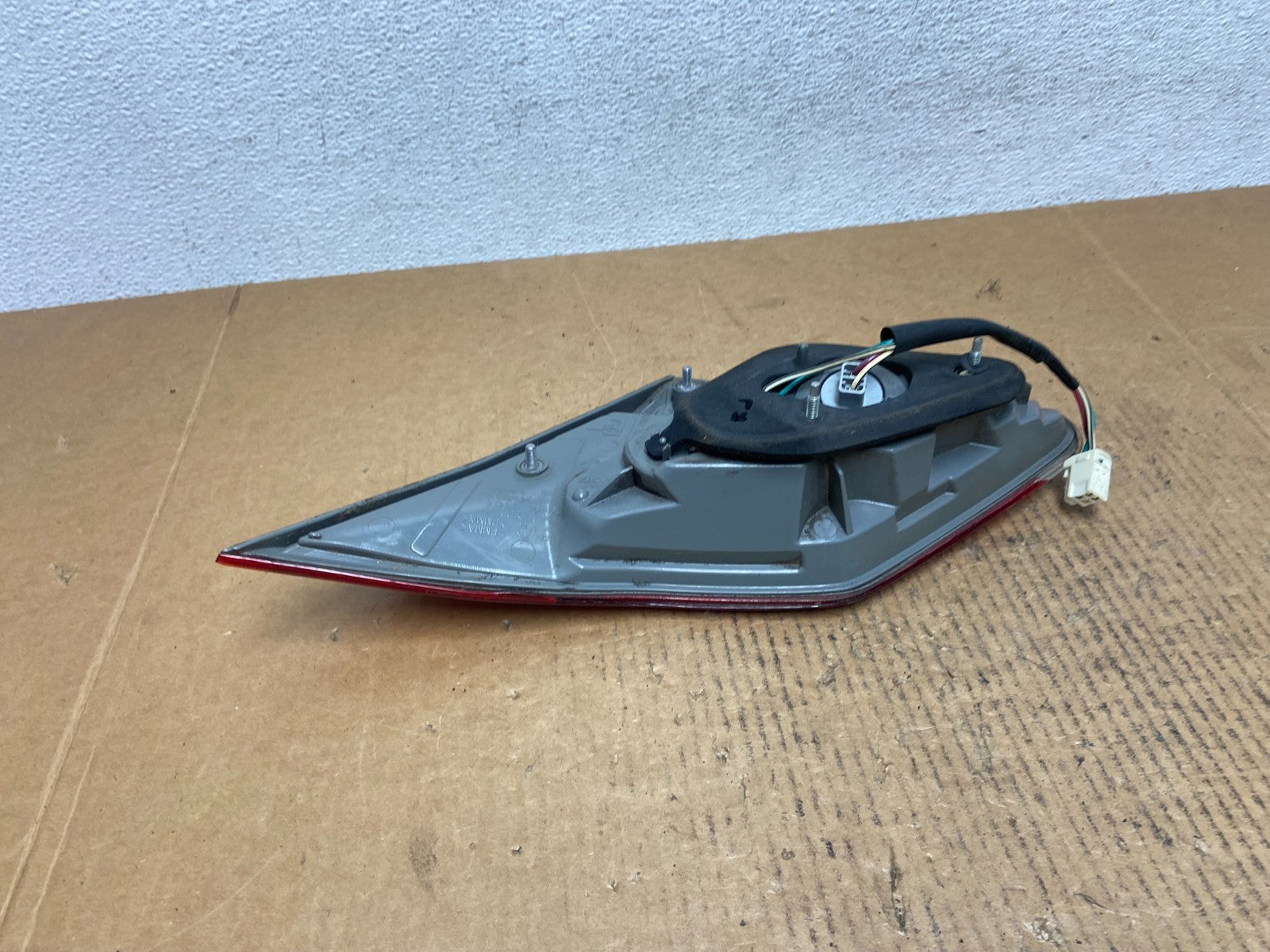 2011 to 2012 Toyota Avalon Left Driver Side Tail Light Inner AE03924