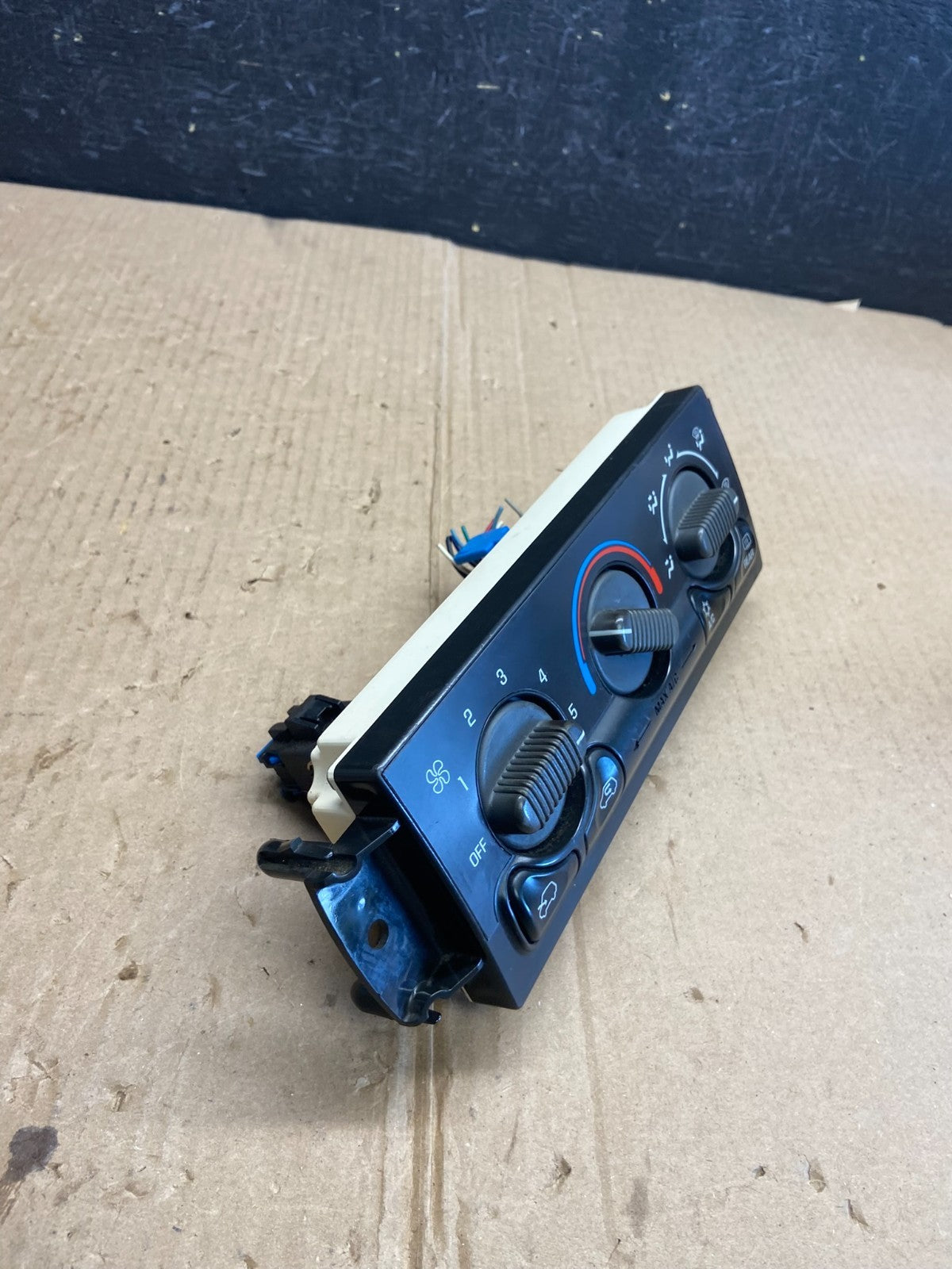 1999 to 2002 Chevrolet Silverado HVAC Heater Climate Control Module AE3876 DG1