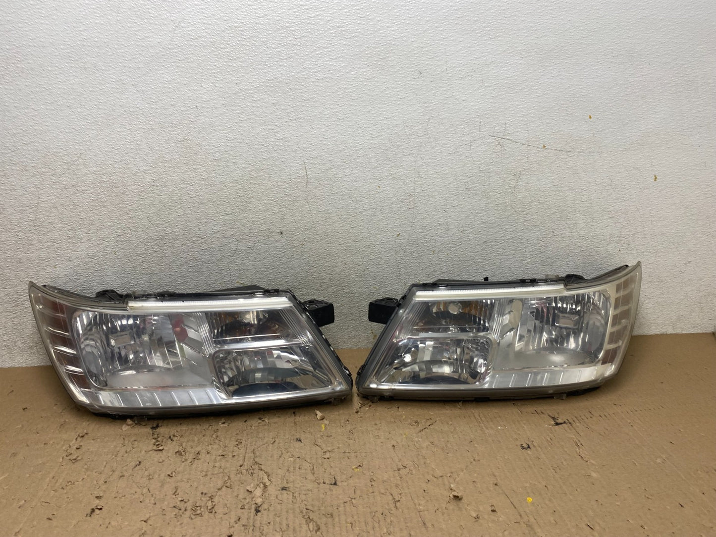 2009 to 2017 Dodge Journey Headlights Left+Right Set Halogen Oem S0023 DW0