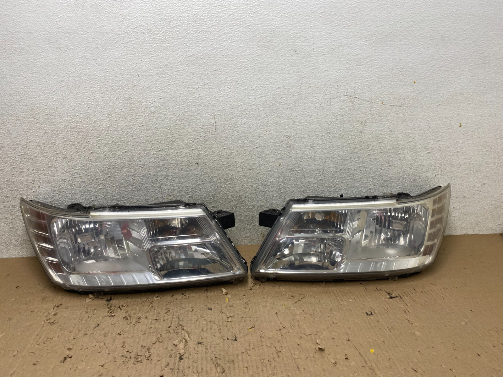 2009 to 2017 Dodge Journey Headlights Left+Right Set Halogen Oem S0023 DW0