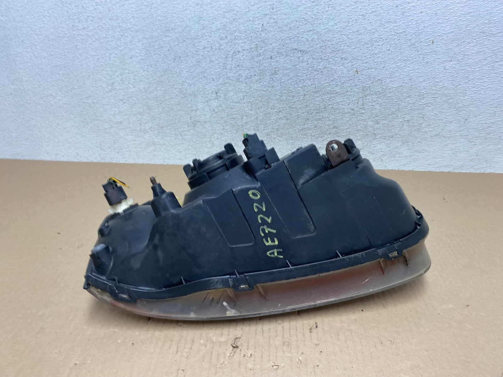 2001 2002 2003 Hyundai Elantra Left Driver LH Side Halogen Headlight AE7220 DW9