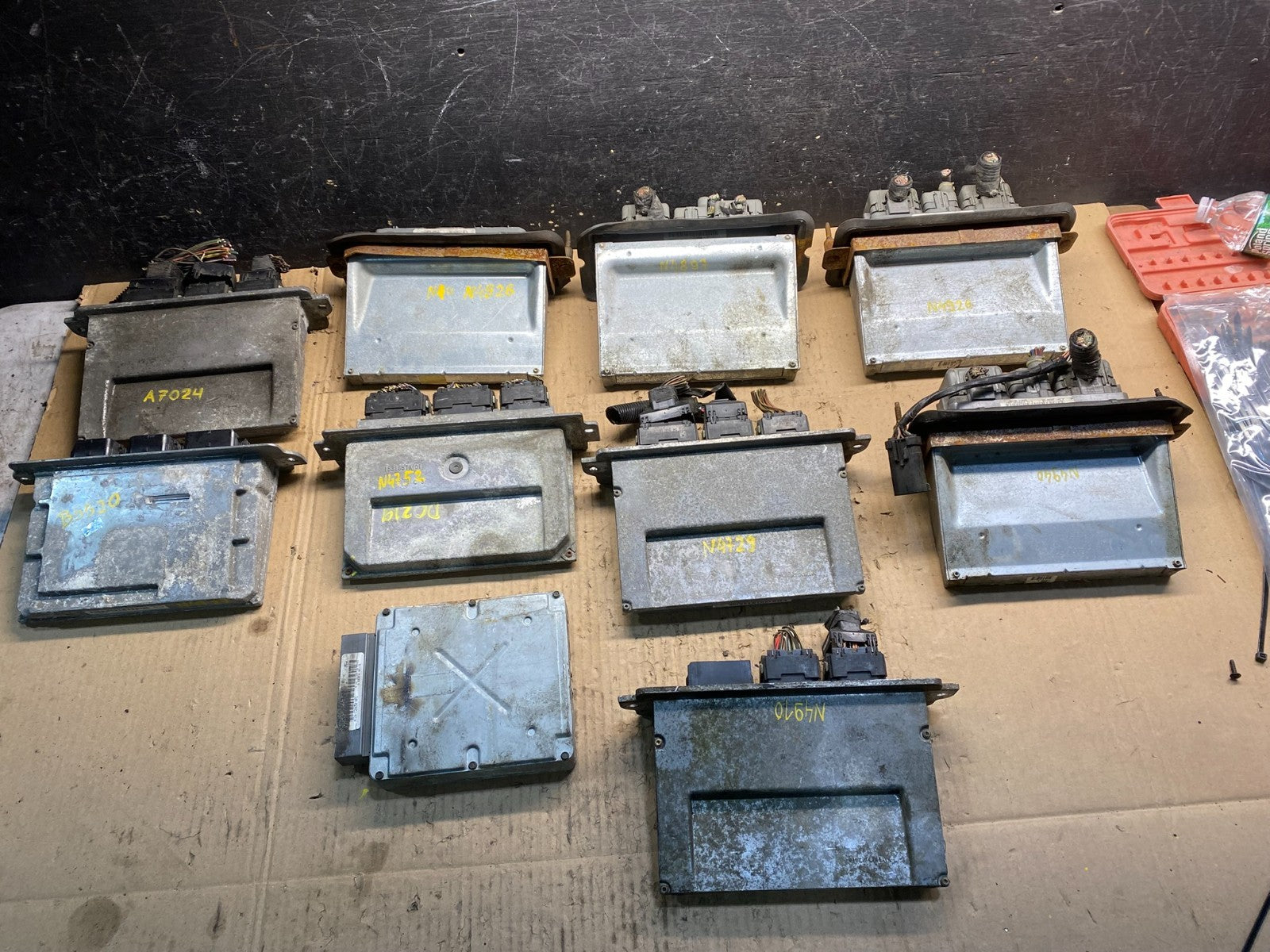 Mix of 10 Ford ECM Engine Computer Module V2406 PS0