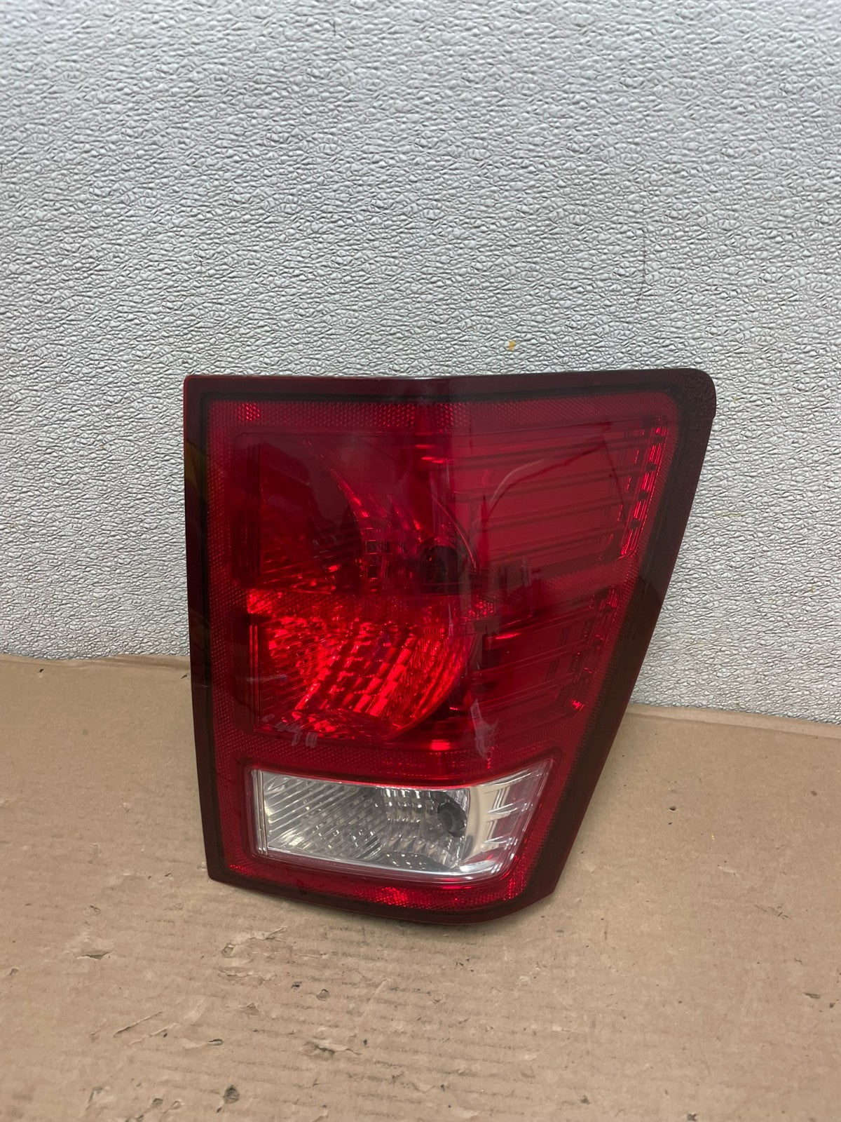 2007 to 2010 Jeep Grand Cherokee Right Passenger Tail Light AB0016 LK0